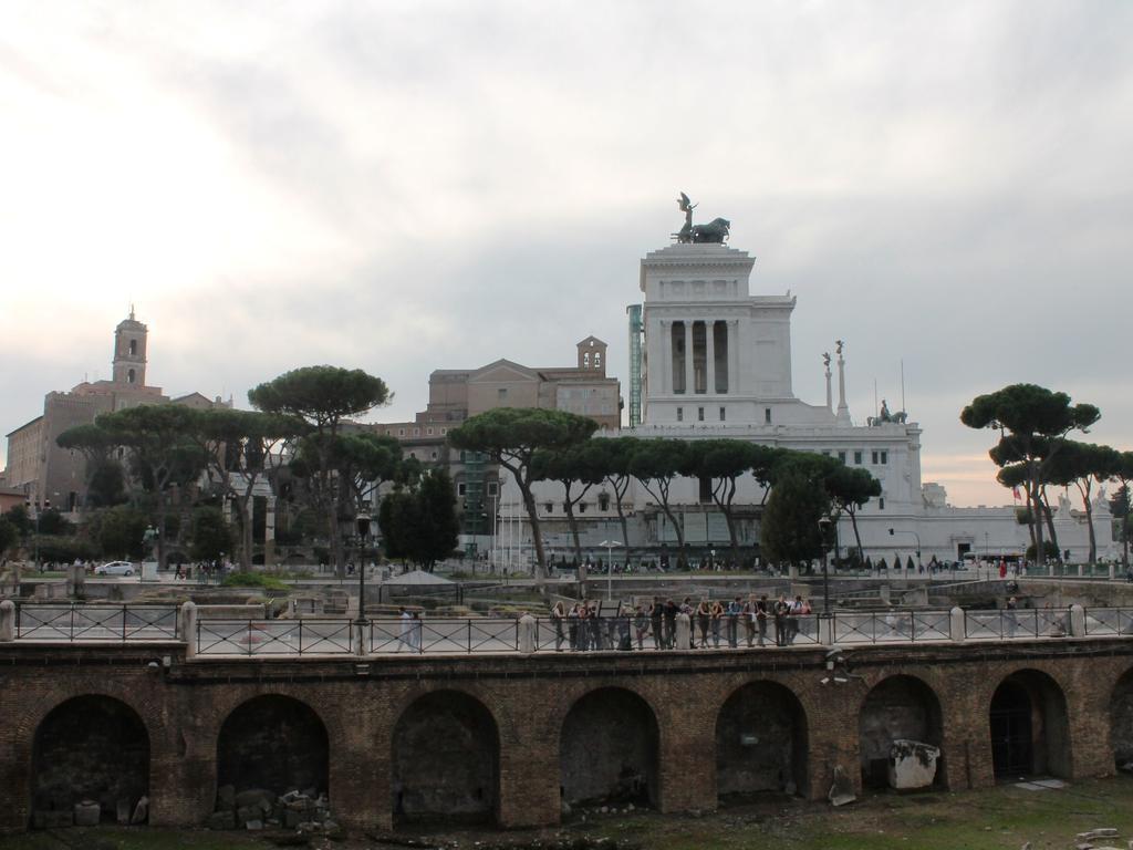 Hella Ibernesi 23 Fori Imperiali Inn, New Gestion! Rom Værelse billede