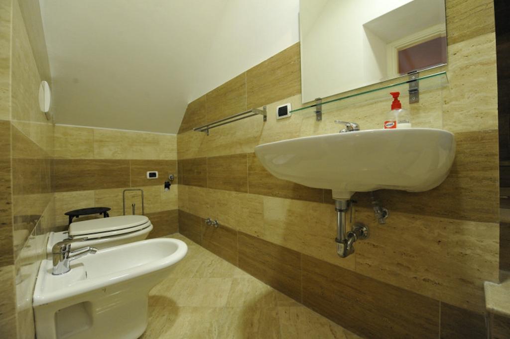 Hella Ibernesi 23 Fori Imperiali Inn, New Gestion! Rom Værelse billede